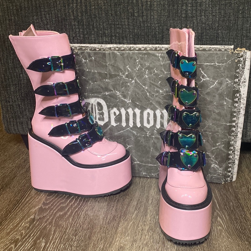 Size 6 limited edition Demonia platforms